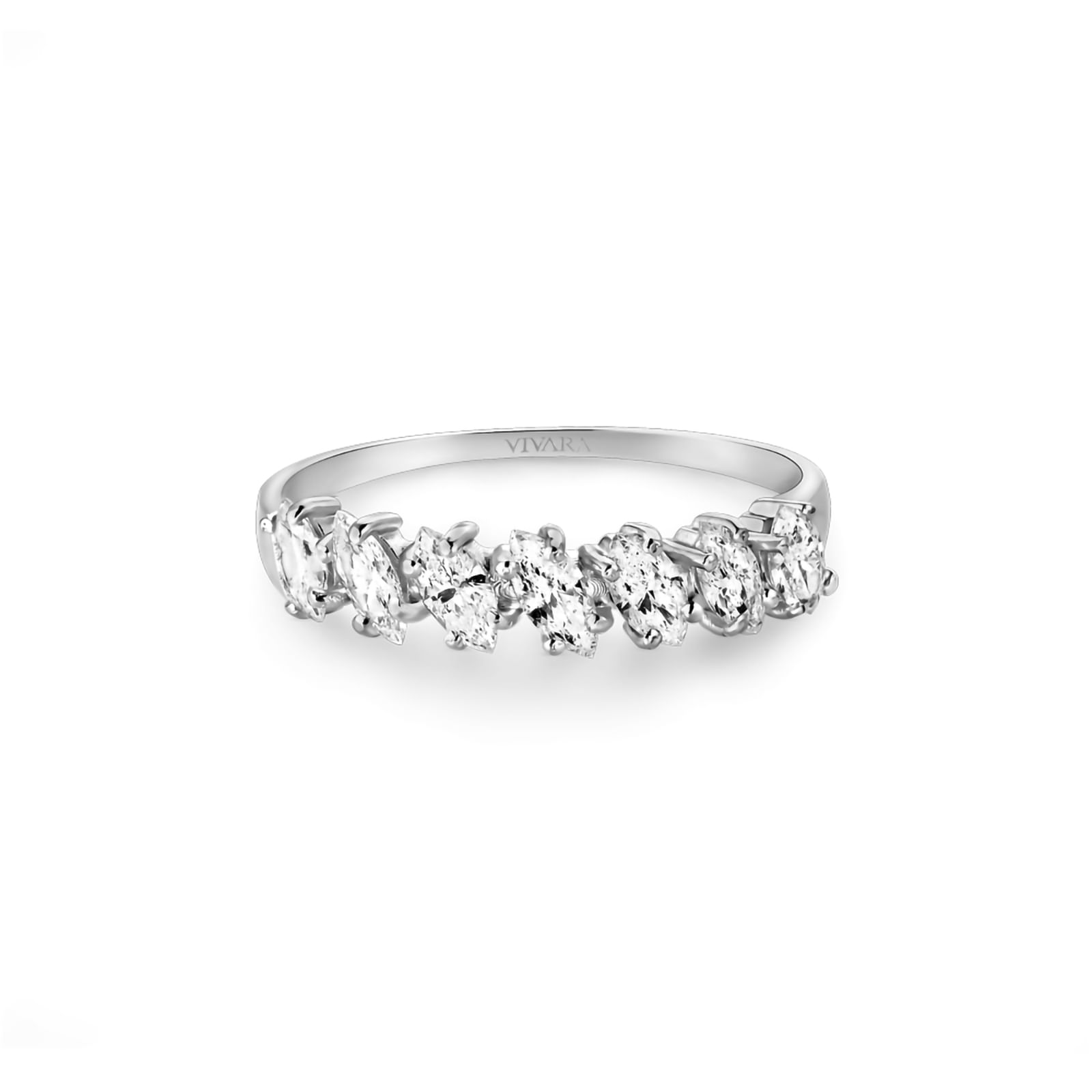 Meia Aliança em Ouro Branco 18k com Diamantes 0,7ct
