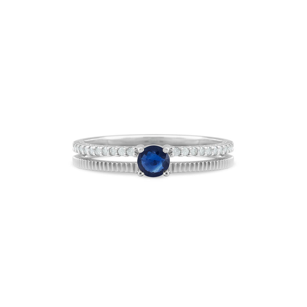 Anel Classic Oriental em Ouro Branco 18k com Safira Azul e Diamantes